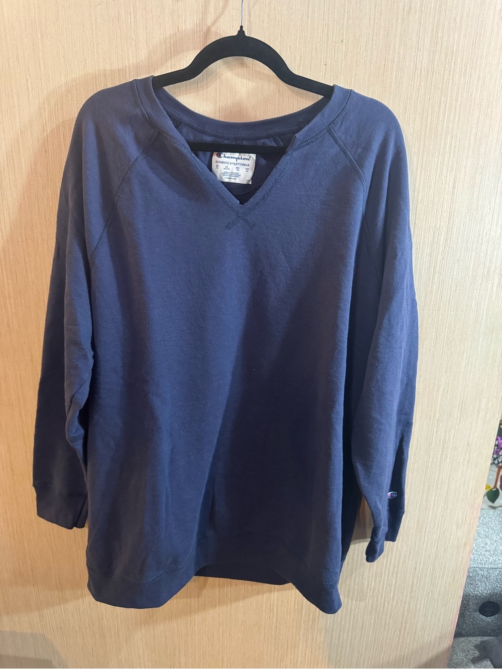 Women’s Champion Oversized V-Neck Sweatshirt in Navy Blue Size 2XL